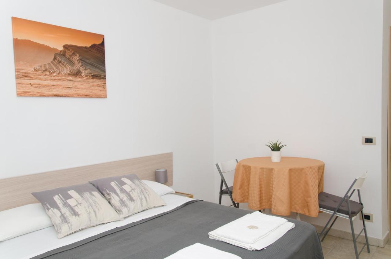 Guest House Del Lido ปอร์โต เอมเปโดเกล ภายนอก รูปภาพ
